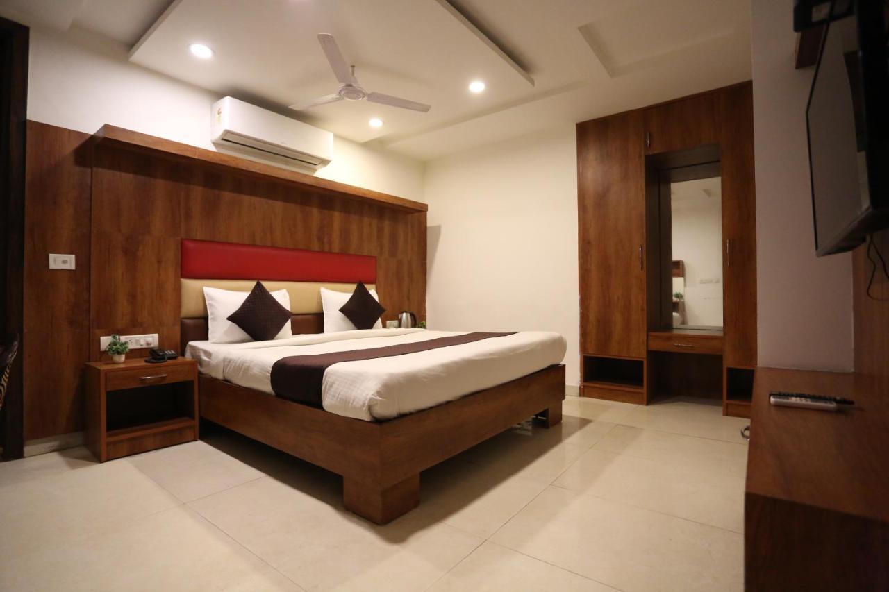 نيودلهي Hotel Sm Suits Near Delhi Airport-Unit By Grand Urban Luxury المظهر الخارجي الصورة