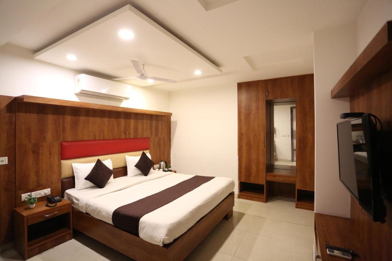 نيودلهي Hotel Sm Suits Near Delhi Airport-Unit By Grand Urban Luxury المظهر الخارجي الصورة